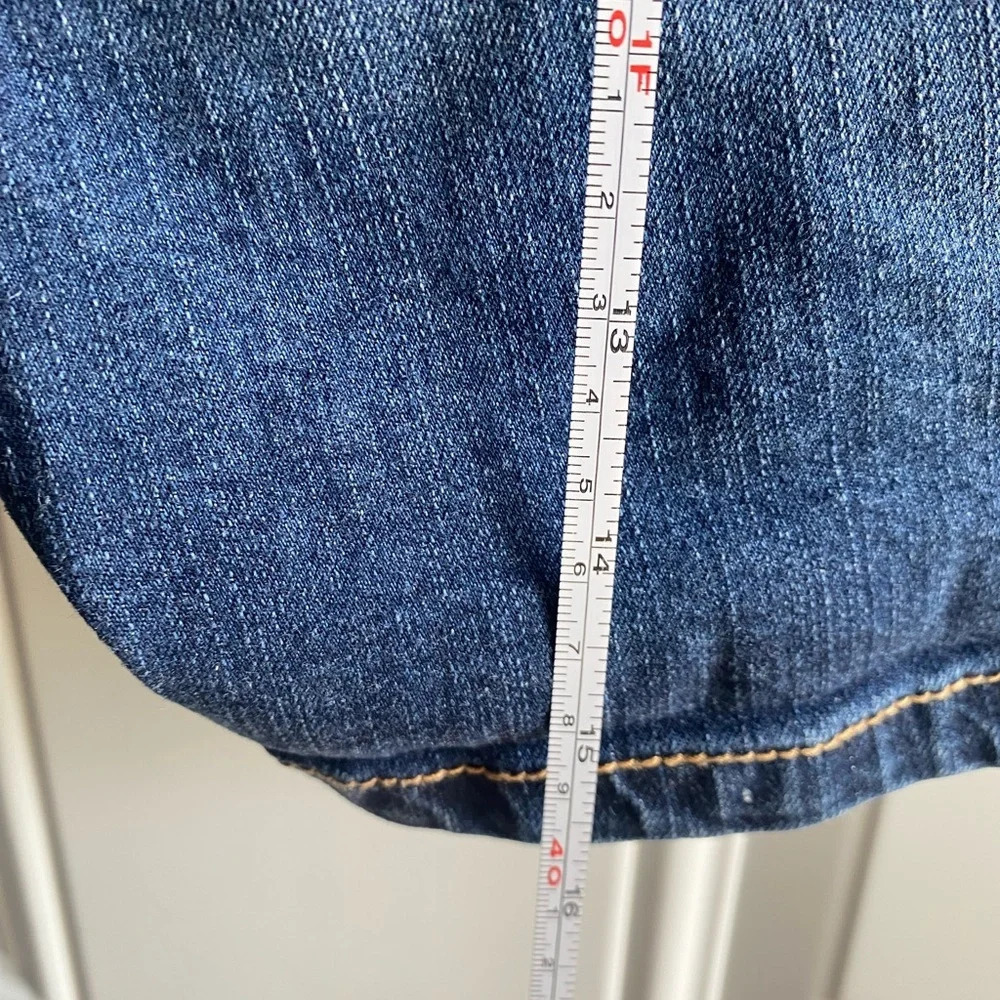 Torrid 98% Cotton Jean Shorts Medium Wash Button Fly 3” Inseam Size 18 EUC - Picture 7 of 9
